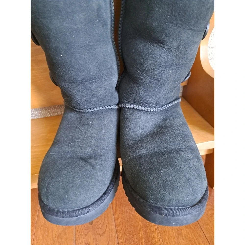 UGG Women's Black Suede Leather Shearing Lining Mid-calf Boots 9.5-10 Buttons